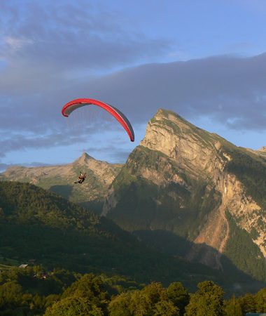 Paragliding in The Vallée du Giffre