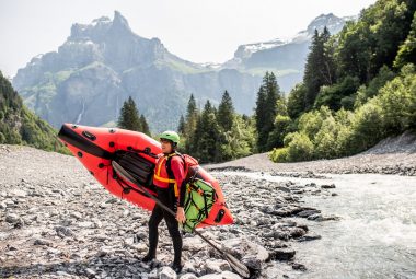 We tried for you : Packraft, an activity that combines hiking and water
