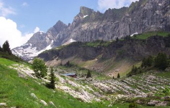 Tour of the Dents Blanches GR®P (min 4 jours).  Les Allamands ( 1096m) – Refuge de Bostan-Tornay (1757m). Stage 1