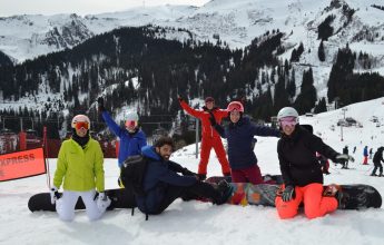 Snowboard group lessons for children
