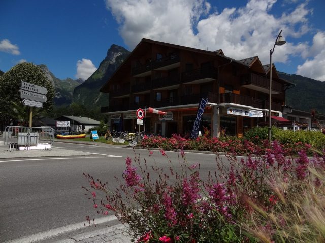 Hiking boot rental Samoëns