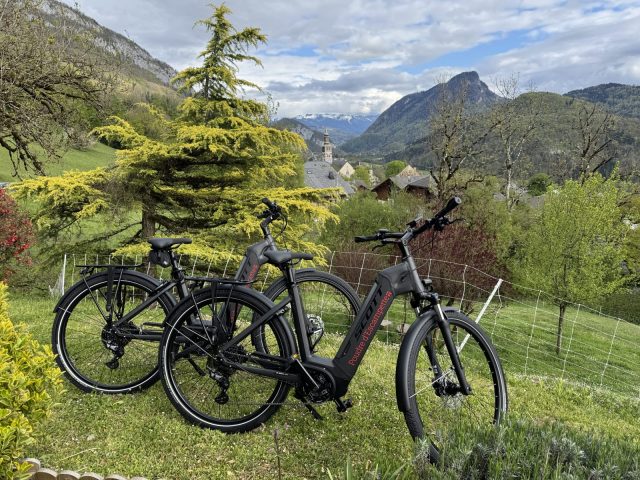 Accompanied electric mountain bike outing – Poudre d’Escampette_Mieussy
