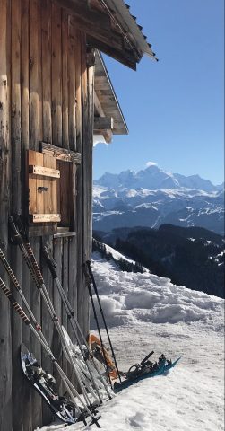 Snowshoeing day with Swiss fondue in a private chalet_Morillon