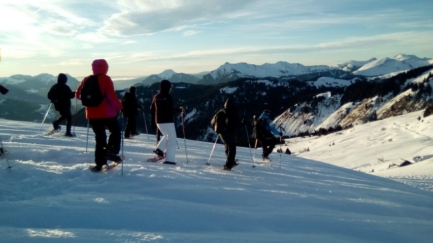 Guided snowshoe hikes: panoramic views and mountain stories_Sixt-Fer-à-Cheval
