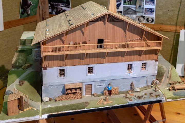 Clos Parchet Farm and Folk Museum Tour in French_Samoëns