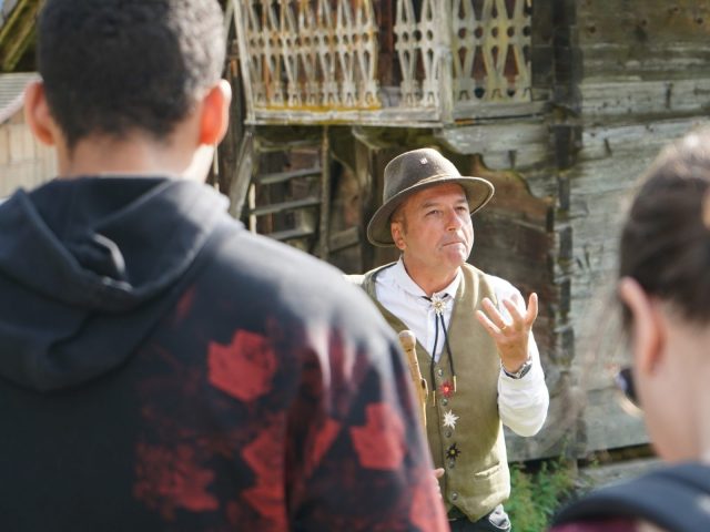 Storytelling walk: discovering places of legends_Verchaix