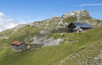 Hike to the Grenairon Refuge