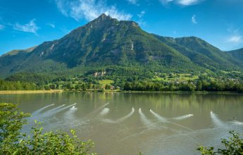 Tour of the Lac de Flérier and villages