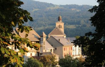 Walking tour of the banks of the Foron and the ancient village