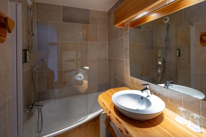 Bathroom annexe building twin room