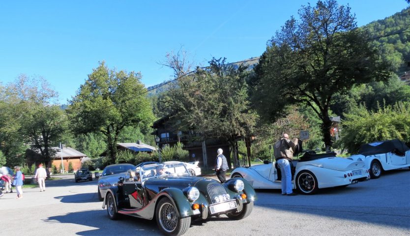 Vintage car meeting at the Neige et Roc hotel