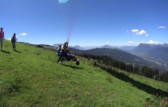 Paragliding tandem flight for people with needs